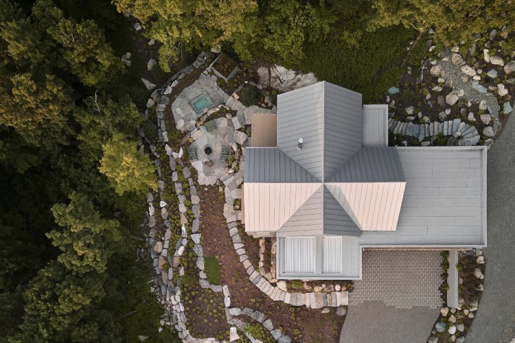 kada-geometrija-uokviruje-pejzaz-rezidencija-la-croix-kao-arhitektonski-dijalog-sa-prirodom-14