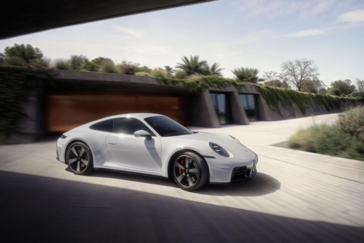 2025-porsche-911-carrera-s-vise-snage-standardnih-funkcija-i-kraj-za-manuelni-menjac-4