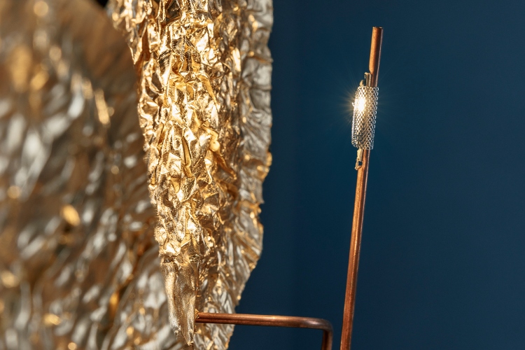 catellani-smith-predstavlja-gold-moon-zidnu-lampu-svetlosna-skulptura-u-zlatnom-sjaju-5
