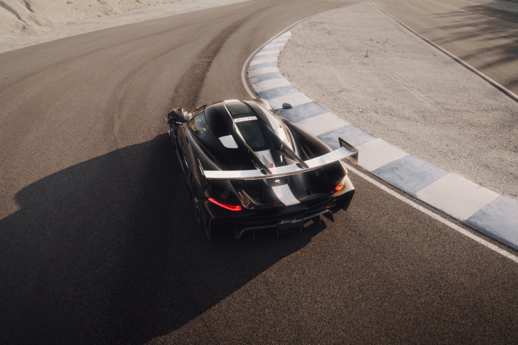 koenigsegg-sadairs-spear-ispisan-brzinom-oblikovan-nasledem-5