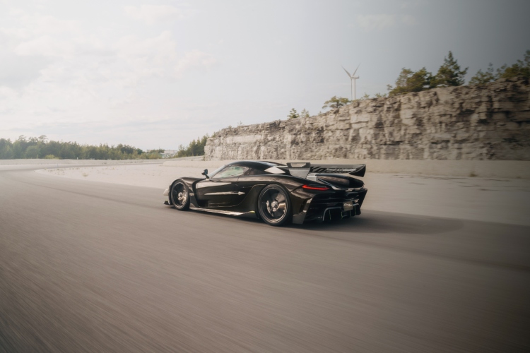 koenigsegg-sadairs-spear-ispisan-brzinom-oblikovan-nasledem-10