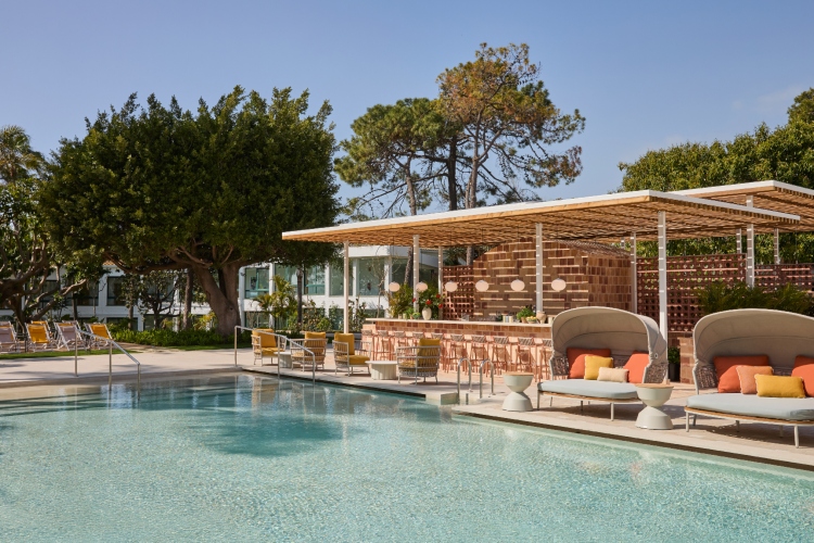duh-mediterana-s-retro-sarmom-redizajn-hotela-kimpton-los-monteros-u-marbelji-2