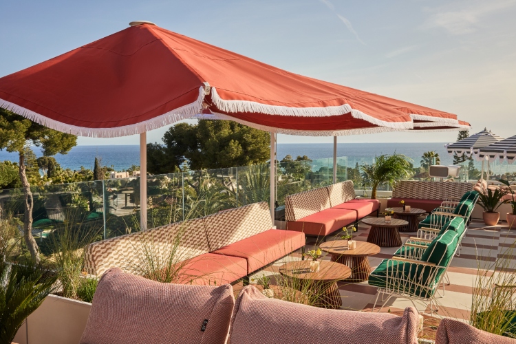 duh-mediterana-s-retro-sarmom-redizajn-hotela-kimpton-los-monteros-u-marbelji-14
