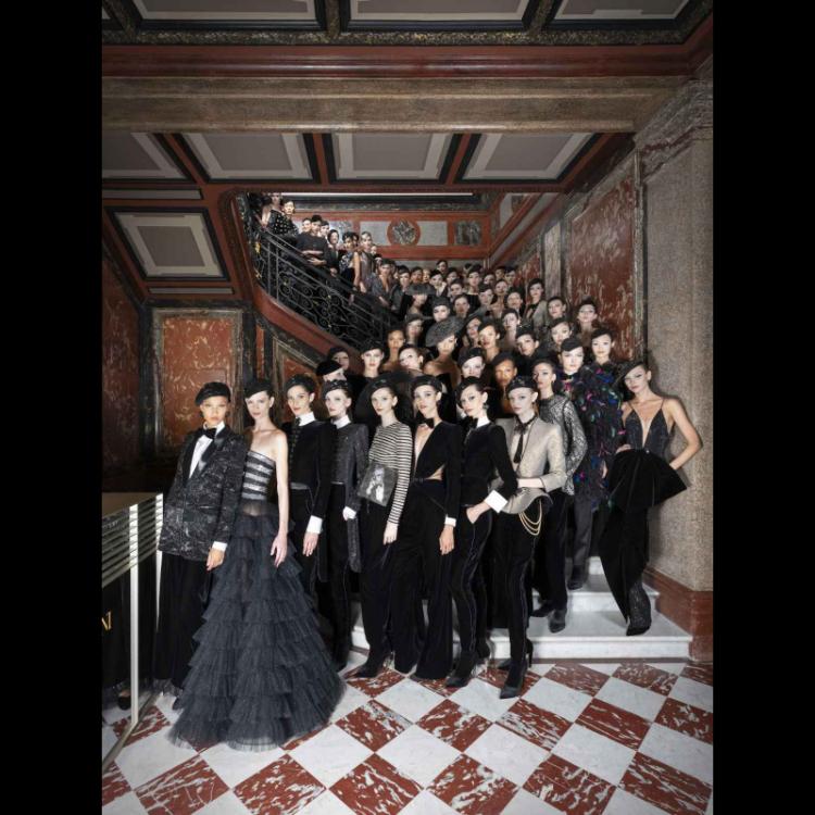 giorgio-armani-prive-predstavlja-kolekciju-visoke-mode-za-jesenzimu-202526-noir-seduisant-1