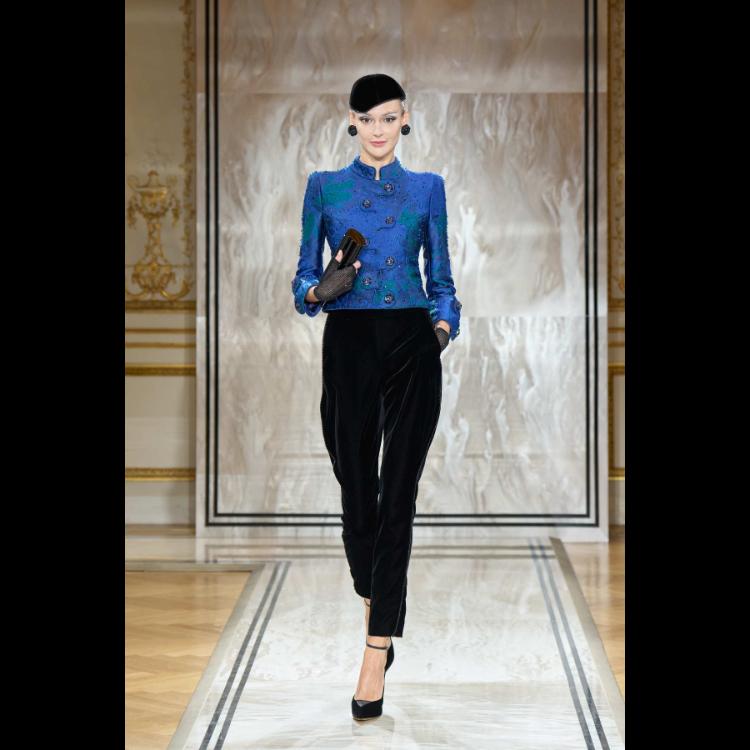 giorgio-armani-prive-predstavlja-kolekciju-visoke-mode-za-jesenzimu-202526-noir-seduisant-2