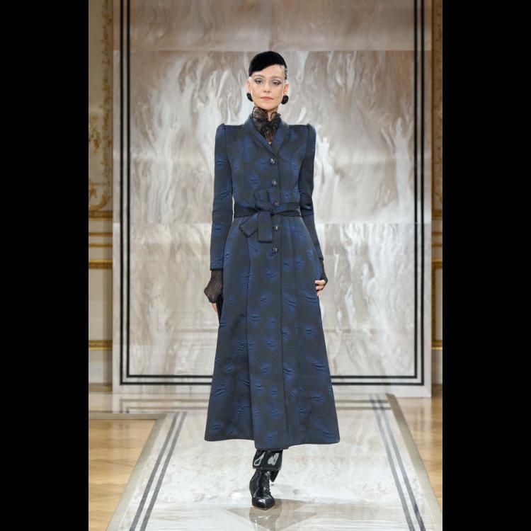 giorgio-armani-prive-predstavlja-kolekciju-visoke-mode-za-jesenzimu-202526-noir-seduisant-6