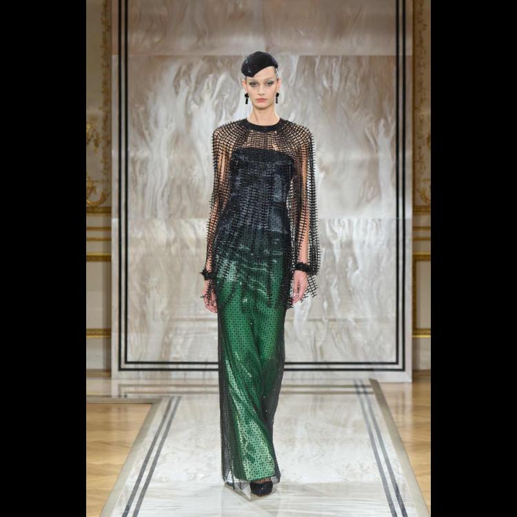 giorgio-armani-prive-predstavlja-kolekciju-visoke-mode-za-jesenzimu-202526-noir-seduisant-9
