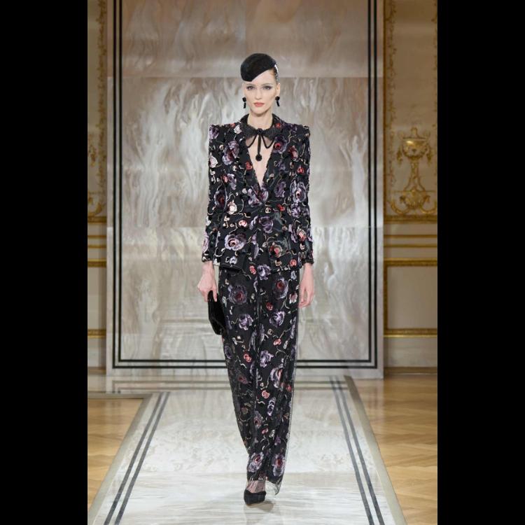 giorgio-armani-prive-predstavlja-kolekciju-visoke-mode-za-jesenzimu-202526-noir-seduisant-11