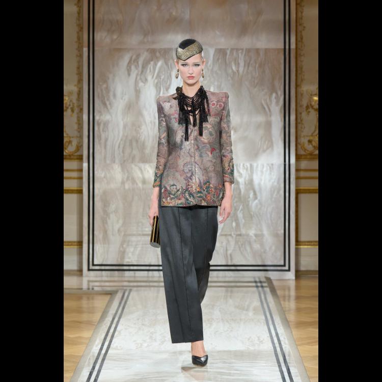 giorgio-armani-prive-predstavlja-kolekciju-visoke-mode-za-jesenzimu-202526-noir-seduisant-12