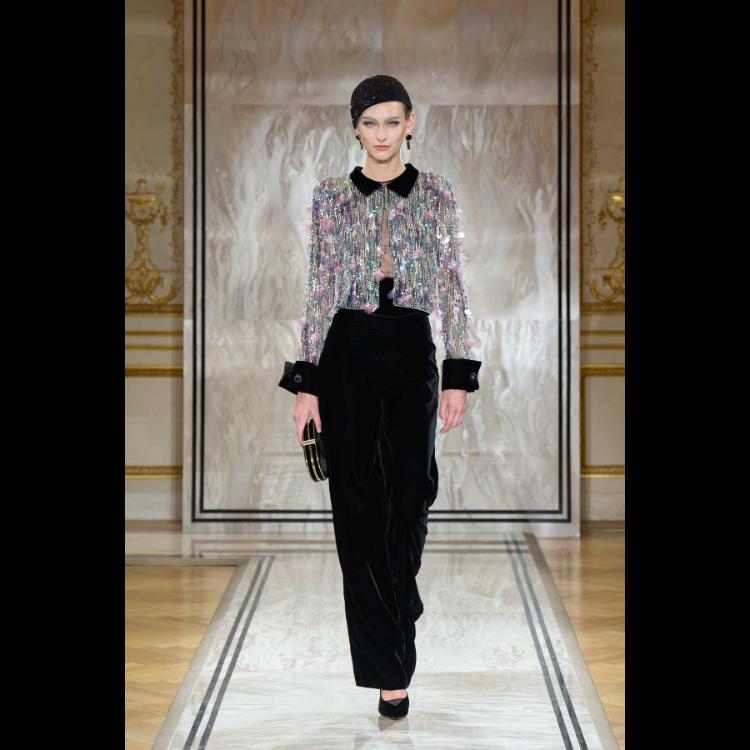 giorgio-armani-prive-predstavlja-kolekciju-visoke-mode-za-jesenzimu-202526-noir-seduisant-14