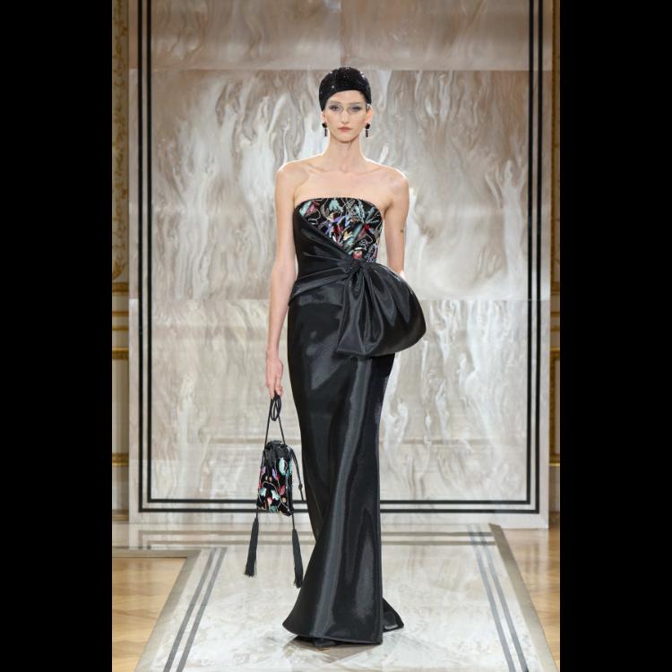 giorgio-armani-prive-predstavlja-kolekciju-visoke-mode-za-jesenzimu-202526-noir-seduisant-16