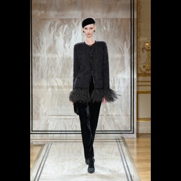 giorgio-armani-prive-predstavlja-kolekciju-visoke-mode-za-jesenzimu-202526-noir-seduisant-25