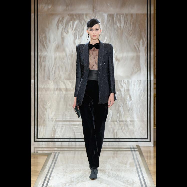 giorgio-armani-prive-predstavlja-kolekciju-visoke-mode-za-jesenzimu-202526-noir-seduisant-30