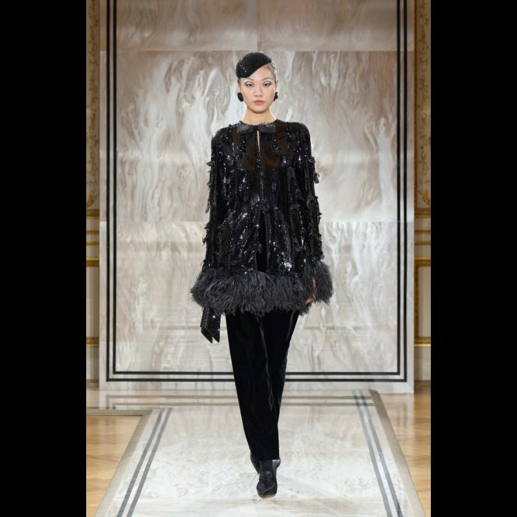 giorgio-armani-prive-predstavlja-kolekciju-visoke-mode-za-jesenzimu-202526-noir-seduisant-31