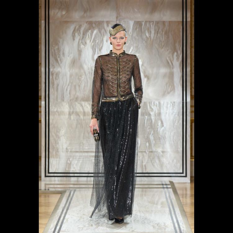 giorgio-armani-prive-predstavlja-kolekciju-visoke-mode-za-jesenzimu-202526-noir-seduisant-42