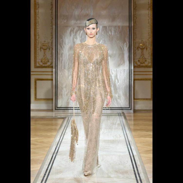 giorgio-armani-prive-predstavlja-kolekciju-visoke-mode-za-jesenzimu-202526-noir-seduisant-45
