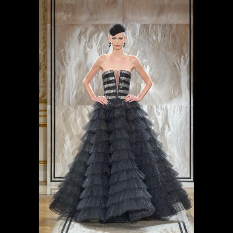 giorgio-armani-prive-predstavlja-kolekciju-visoke-mode-za-jesenzimu-202526-noir-seduisant-48