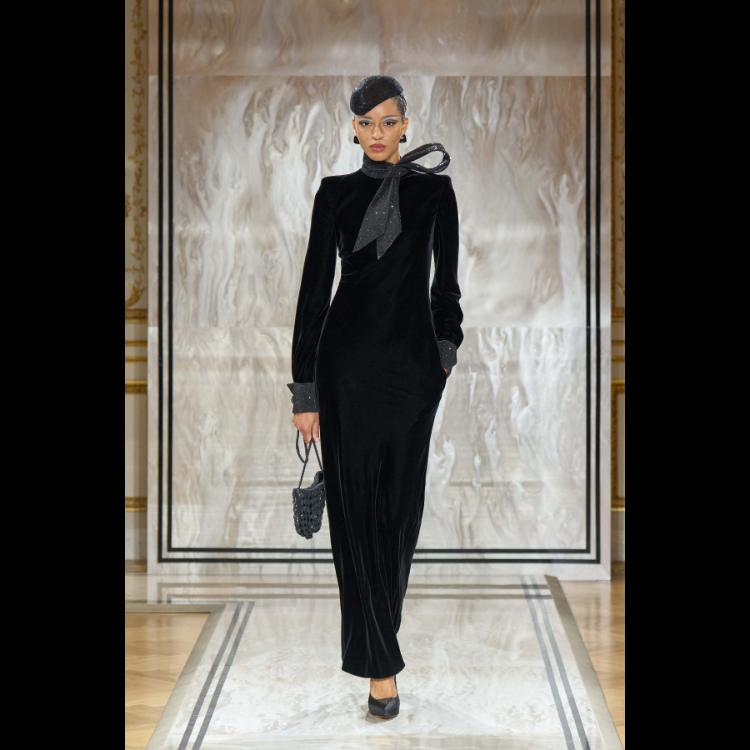 giorgio-armani-prive-predstavlja-kolekciju-visoke-mode-za-jesenzimu-202526-noir-seduisant-52