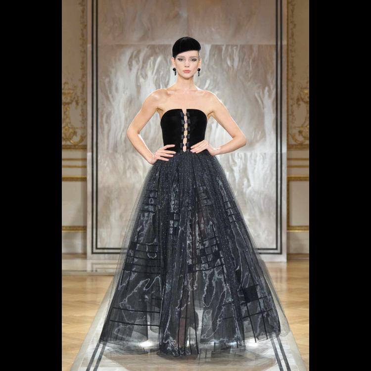 giorgio-armani-prive-predstavlja-kolekciju-visoke-mode-za-jesenzimu-202526-noir-seduisant-55