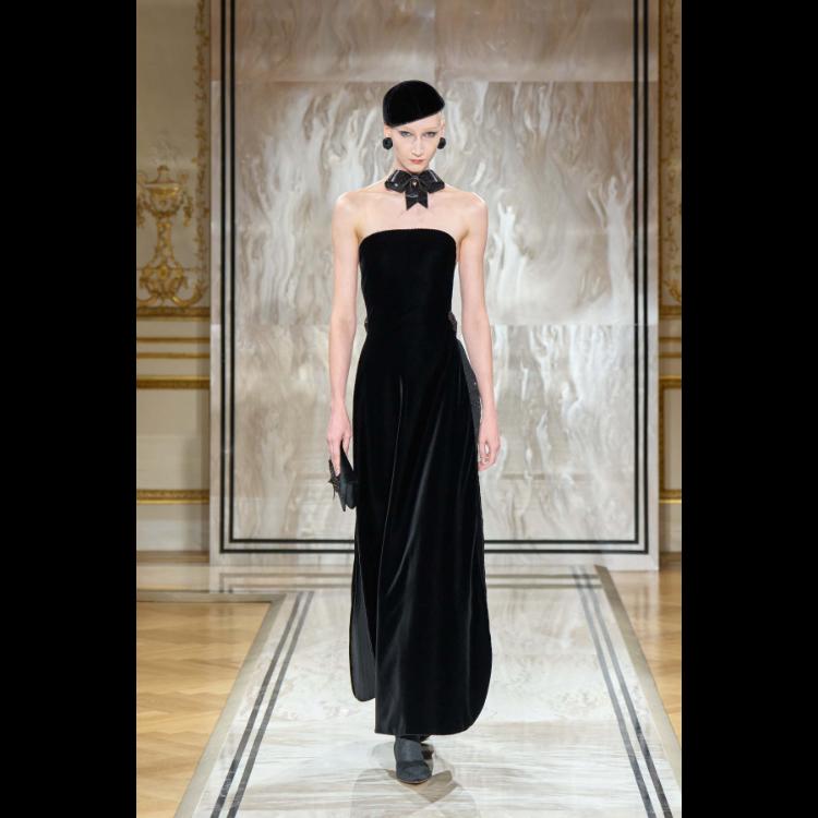 giorgio-armani-prive-predstavlja-kolekciju-visoke-mode-za-jesenzimu-202526-noir-seduisant-56