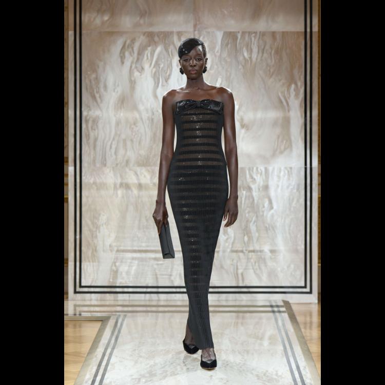 giorgio-armani-prive-predstavlja-kolekciju-visoke-mode-za-jesenzimu-202526-noir-seduisant-57