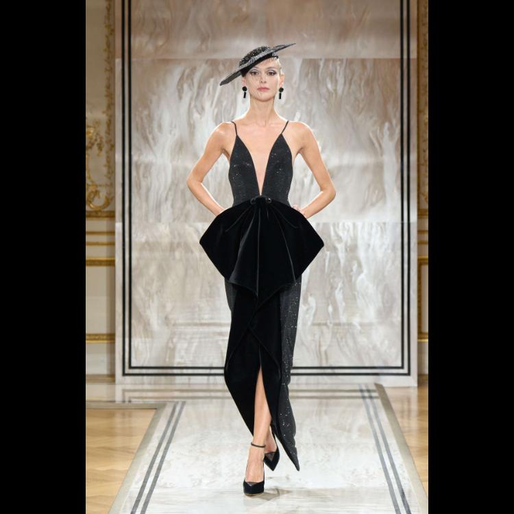 giorgio-armani-prive-predstavlja-kolekciju-visoke-mode-za-jesenzimu-202526-noir-seduisant-75