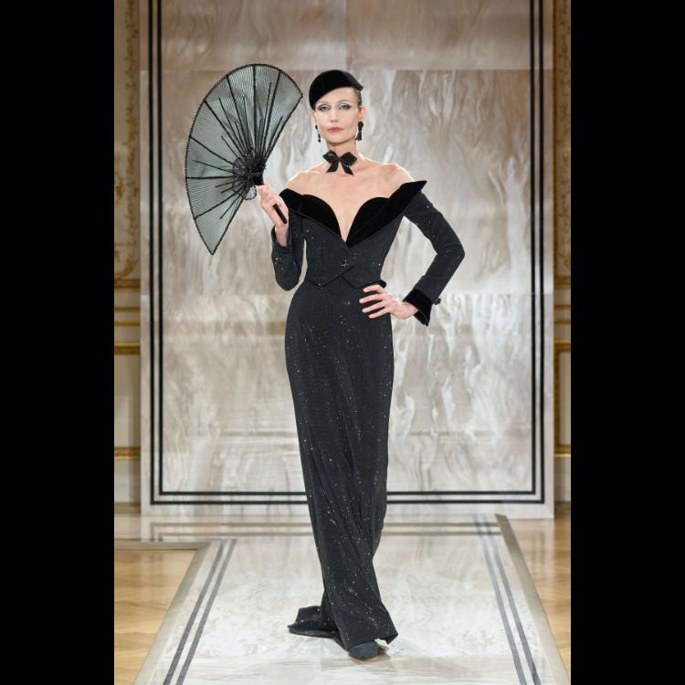 giorgio-armani-prive-predstavlja-kolekciju-visoke-mode-za-jesenzimu-202526-noir-seduisant-78