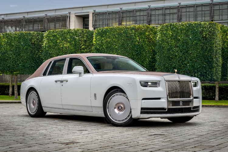 rolls-royce-phantom-dentelle-besprekorno-remek-delo-nadahnuto-umetnoscu-cipke-1