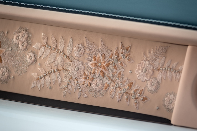 rolls-royce-phantom-dentelle-besprekorno-remek-delo-nadahnuto-umetnoscu-cipke-5