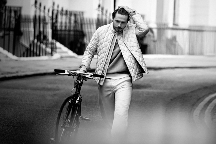 moncler-pre-fall-2025-ljubavna-prica-sa-londonskim-pecatom-12