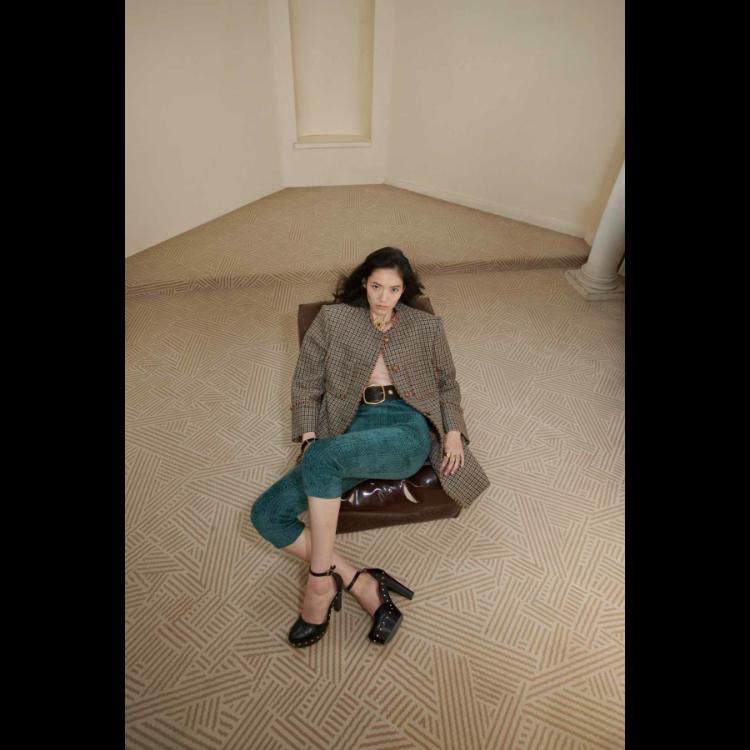 chloe-spring-2026-female-vertigo-moda-izmedu-fantazije-i-stvarnosti-19