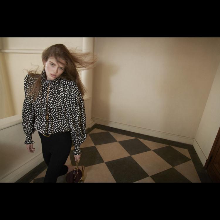 chloe-spring-2026-female-vertigo-moda-izmedu-fantazije-i-stvarnosti-18