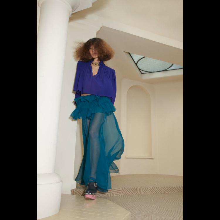 chloe-spring-2026-female-vertigo-moda-izmedu-fantazije-i-stvarnosti-22