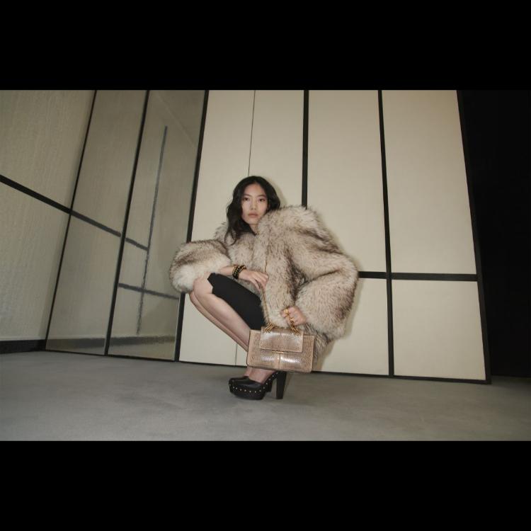 chloe-spring-2026-female-vertigo-moda-izmedu-fantazije-i-stvarnosti-25