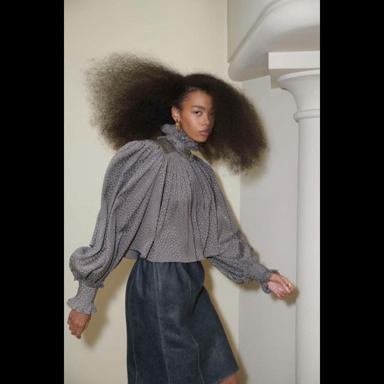 chloe-spring-2026-female-vertigo-moda-izmedu-fantazije-i-stvarnosti-29