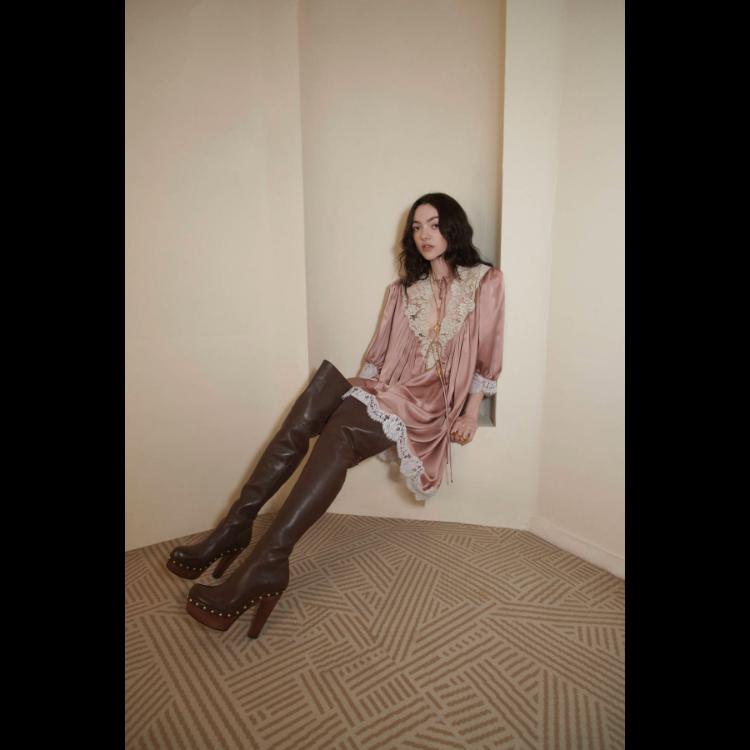 chloe-spring-2026-female-vertigo-moda-izmedu-fantazije-i-stvarnosti-32