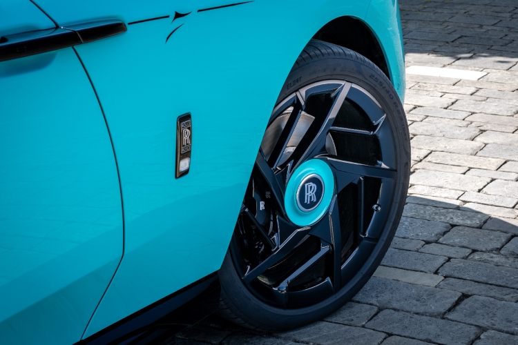 rolls-royce-muralna-umetnost-dunhuanga-u-pokretu-6