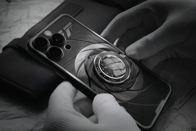 licenca-za-luksuz-caviar-lansira-iphone-sa-ugradenim-omega-bond-casovnikom-1