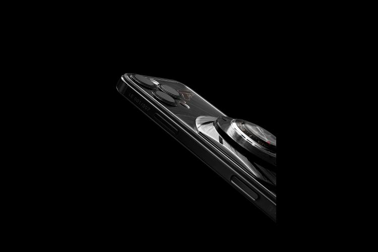 licenca-za-luksuz-caviar-lansira-iphone-sa-ugradenim-omega-bond-casovnikom-13