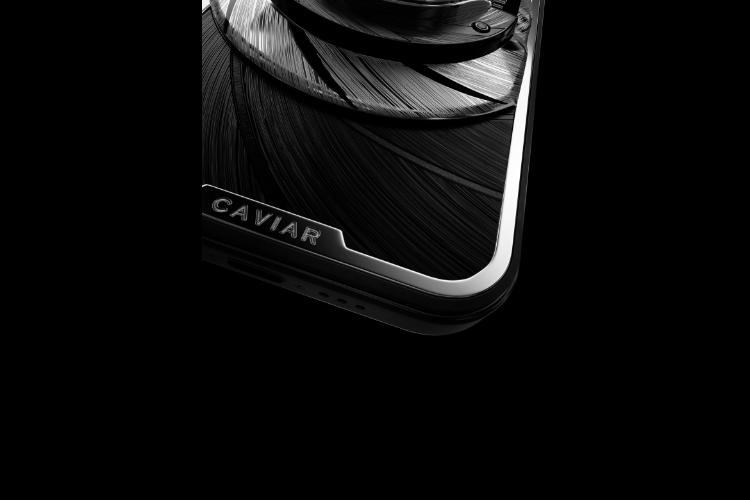 licenca-za-luksuz-caviar-lansira-iphone-sa-ugradenim-omega-bond-casovnikom-14