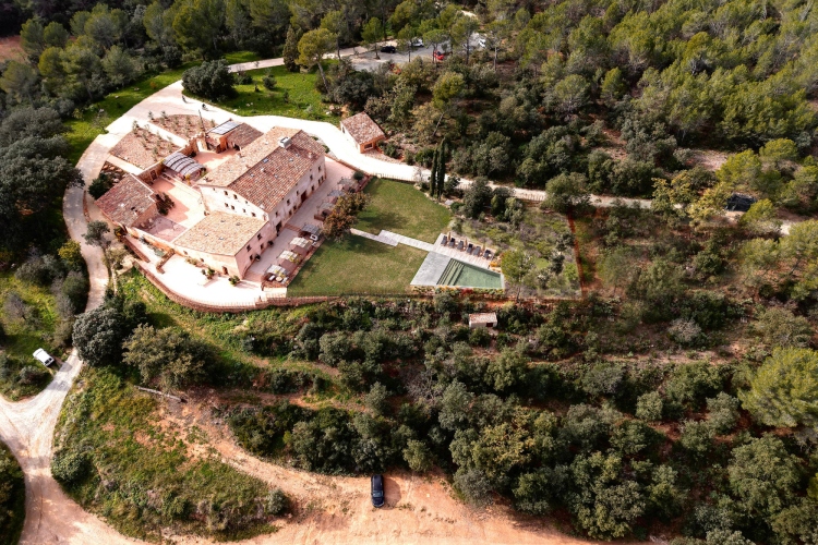 masia-can-farres-utociste-tisine-u-srcu-prirodnog-parka-monserat-1