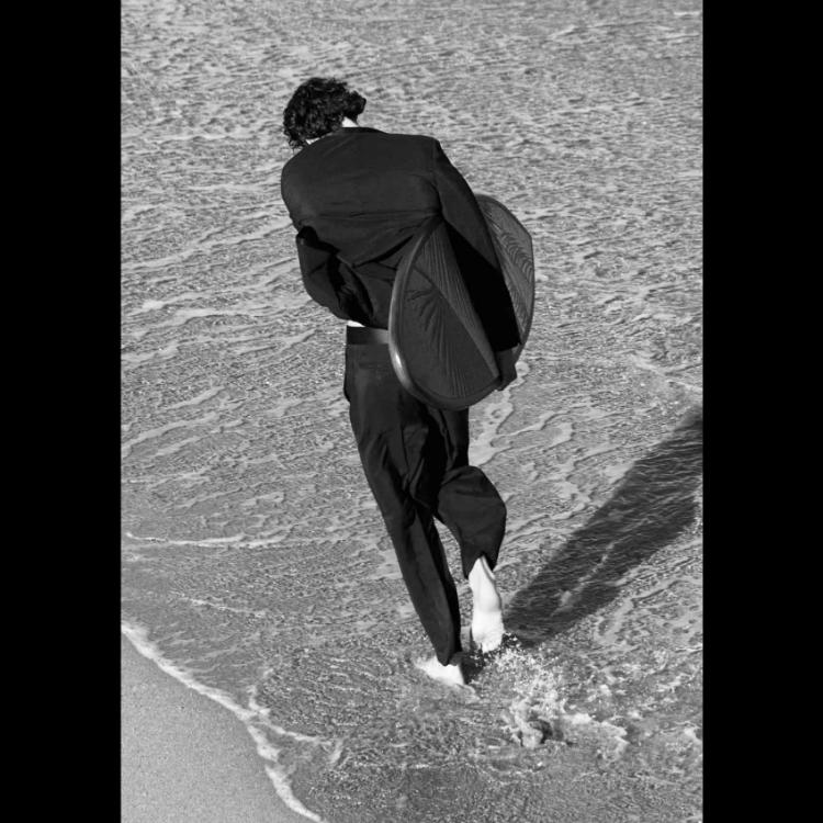 giorgio-armani-mare-2025-leto-u-znaku-laganih-silueta-morskih-vetrova-i-svesnog-luksuza-12