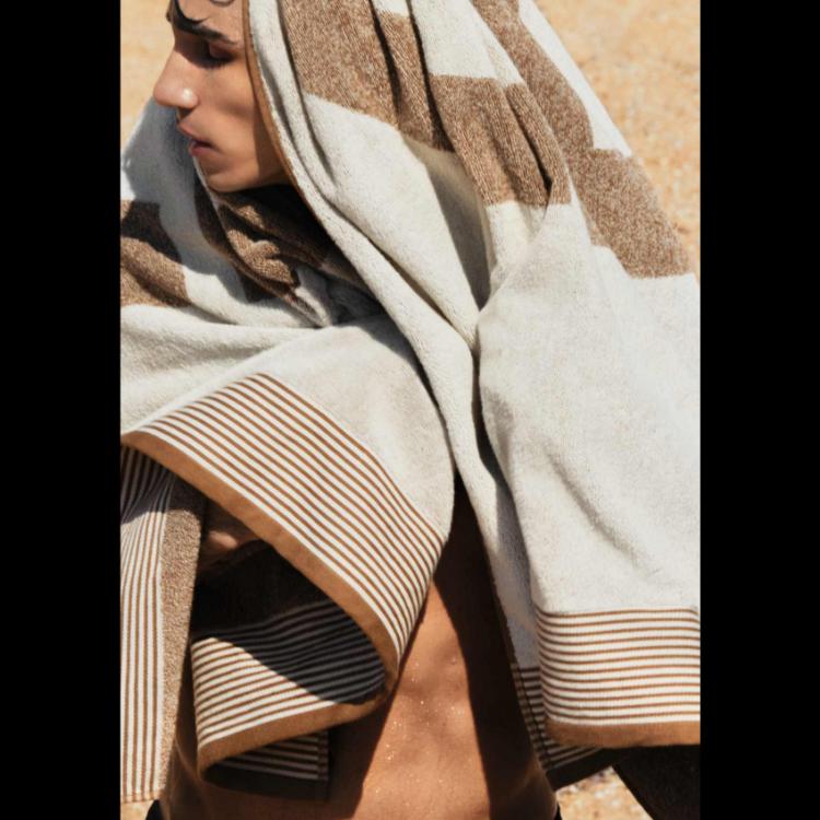 giorgio-armani-mare-2025-leto-u-znaku-laganih-silueta-morskih-vetrova-i-svesnog-luksuza-15