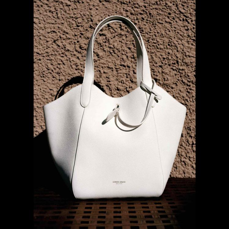 giorgio-armani-mare-2025-leto-u-znaku-laganih-silueta-morskih-vetrova-i-svesnog-luksuza-37