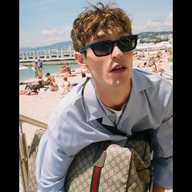 gucci-slavi-gg-monogram-u-novoj-kampanji-snimljenoj-na-suncanoj-rivijeri-kana-11