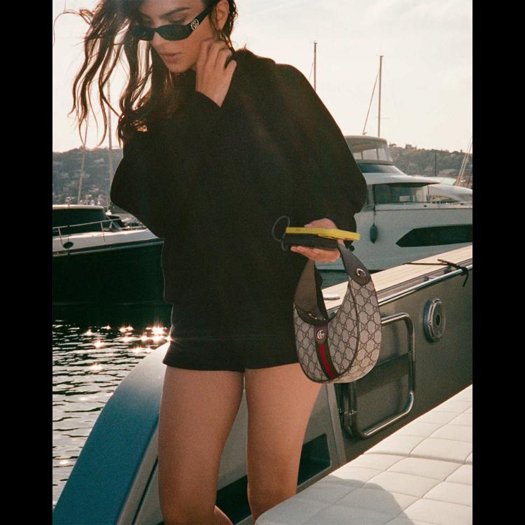gucci-slavi-gg-monogram-u-novoj-kampanji-snimljenoj-na-suncanoj-rivijeri-kana-16