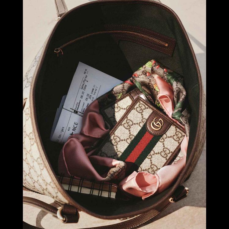 gucci-slavi-gg-monogram-u-novoj-kampanji-snimljenoj-na-suncanoj-rivijeri-kana-19