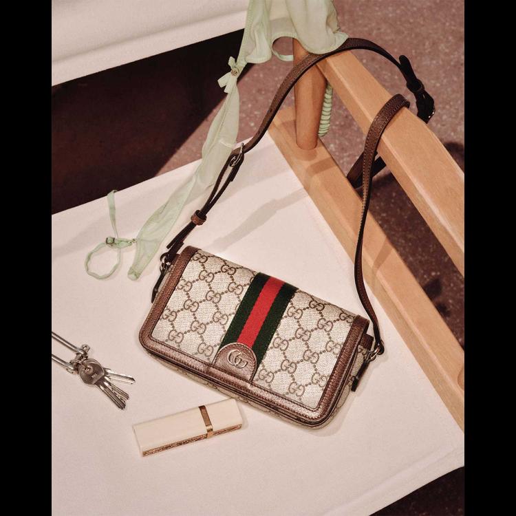 gucci-slavi-gg-monogram-u-novoj-kampanji-snimljenoj-na-suncanoj-rivijeri-kana-22