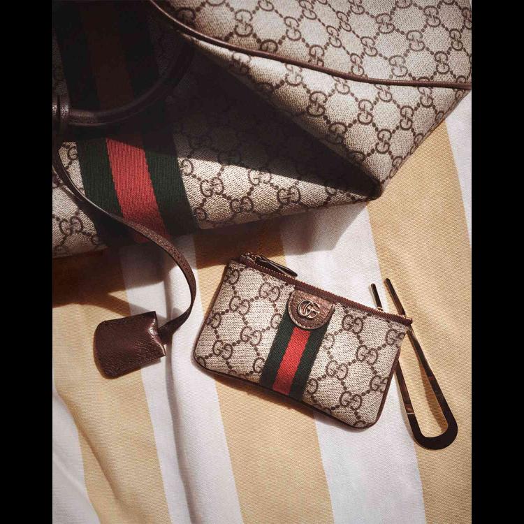 gucci-slavi-gg-monogram-u-novoj-kampanji-snimljenoj-na-suncanoj-rivijeri-kana-23