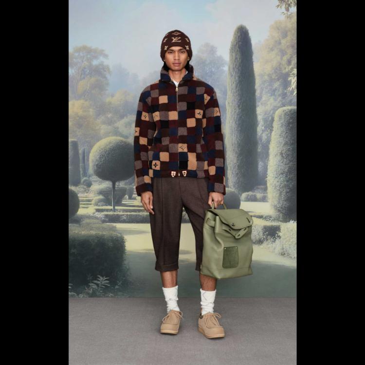 louis-vuitton-proleceleto-za-2026-farel-vodi-dandije-na-britansko-selo-29